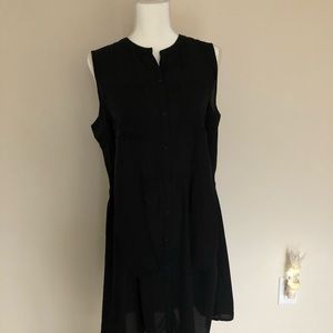 Sleeveless black dress with front tie